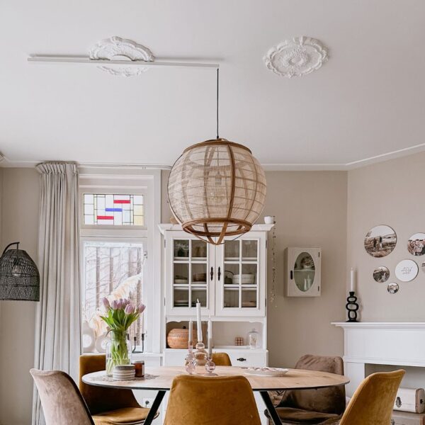 Hanglamp aan een ornament bevestigen