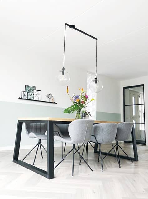 Lightswing Twin matzwart boven eettafel
