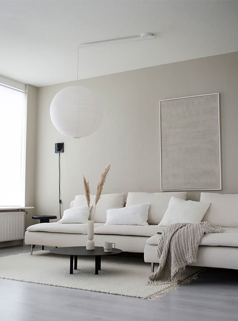 Lightswing single mat wit boven bank in woonkamer